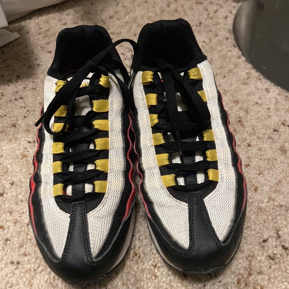 Airmax - Picture 2 of 2